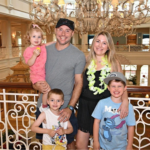 Meet your Posher, Kay - Picture 2 of 3